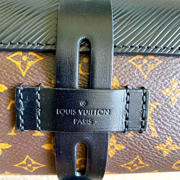 Louis Vuitton Glasses Case Bag runway collection - Picture 9 of 10